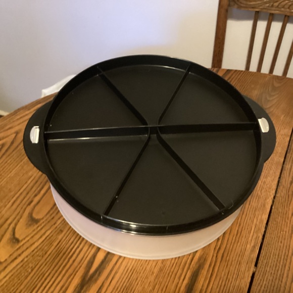 Tupperware Collapsable cake taker - Picture 2 of 3